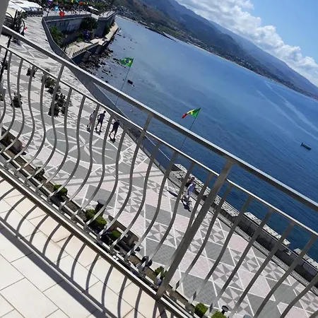 Camera Balcone Sul Mare, Bagno Esterno * Diamante